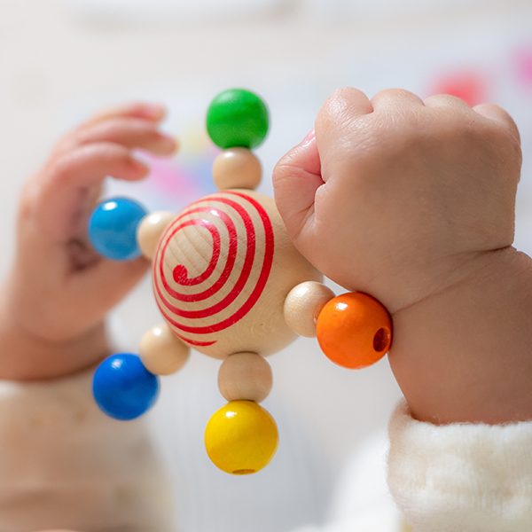 赤ちゃんの「触れる」感覚に宿る発達メカニズム