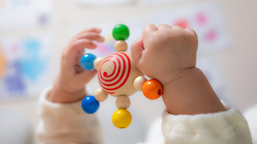 赤ちゃんの「触れる」感覚に宿る発達メカニズム