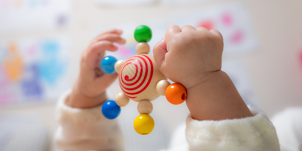 赤ちゃんの「触れる」感覚に宿る発達メカニズム