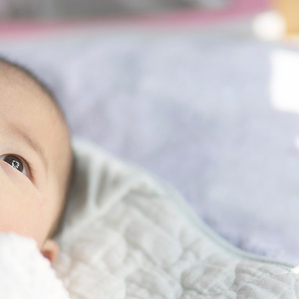 赤ちゃんの目に世界はどう映る？ 視覚の発達が担う「関係を結ぶ力」