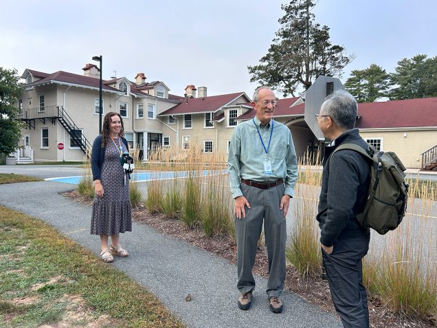 和久田を出迎えてくれた前校長Rob Kahn氏（中央）と現校長のClaire Sullivan氏（左）