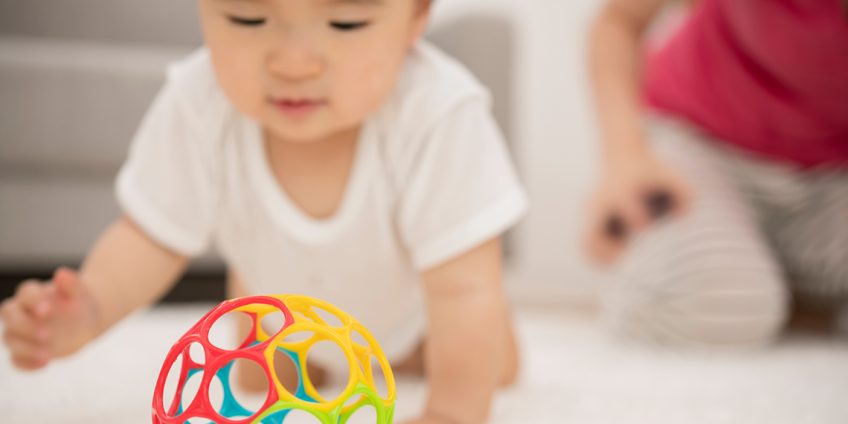 赤ちゃんの寝返りやハイハイが持つ科学的な意味 感覚統合とは何か